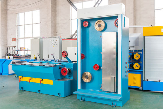 İyi bir fiyat. Çıkış 0.4mm 17 geçiş Ara bakır tel çekme makinesi çift spool alımla çevrimiçi
